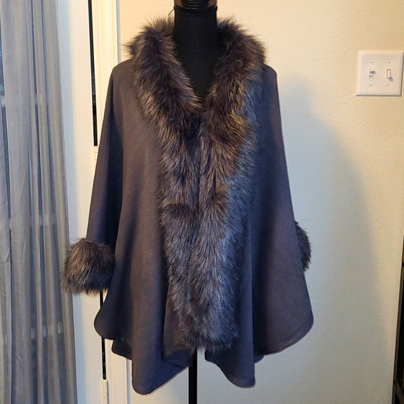 💕2X HP💕NWT Dolce Cabo Faux Fur Sweater/Jacket/Poncho💕 - Picture 1 of 11